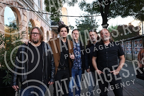 The group Kanda, Kodza and Nebojsa and the publishing house Mascom held a press promotion of the album in Gradska pivnica-Terazije.Grupa Kanda, Kodza i Nebojsa i izdavacka kuca Mascom odrzali su novinarsku promociju albuma u Gradskoj pivnici-Terazi