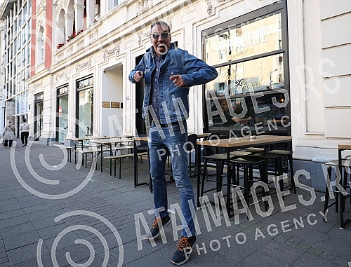 The group Kanda, Kodza and Nebojsa and the publishing house Mascom held a press promotion of the album in Gradska pivnica-Terazije.Grupa Kanda, Kodza i Nebojsa i izdavacka kuca Mascom odrzali su novinarsku promociju albuma u Gradskoj pivnici-Terazi