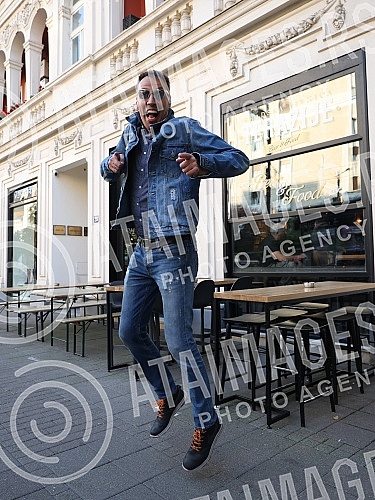 The group Kanda, Kodza and Nebojsa and the publishing house Mascom held a press promotion of the album in Gradska pivnica-Terazije.Grupa Kanda, Kodza i Nebojsa i izdavacka kuca Mascom odrzali su novinarsku promociju albuma u Gradskoj pivnici-Terazi