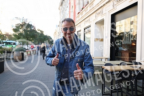 The group Kanda, Kodza and Nebojsa and the publishing house Mascom held a press promotion of the album in Gradska pivnica-Terazije.Grupa Kanda, Kodza i Nebojsa i izdavacka kuca Mascom odrzali su novinarsku promociju albuma u Gradskoj pivnici-Terazi