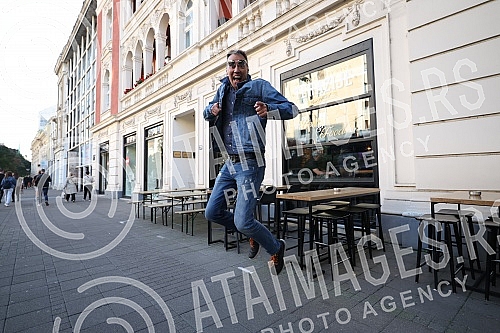 The group Kanda, Kodza and Nebojsa and the publishing house Mascom held a press promotion of the album in Gradska pivnica-Terazije.Grupa Kanda, Kodza i Nebojsa i izdavacka kuca Mascom odrzali su novinarsku promociju albuma u Gradskoj pivnici-Terazi