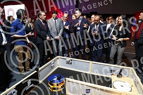 At the Belgrade Fair MTS company presented the possibilities of 5G technology.Na Beogradskom sajmu kompanija MTS predstavila je mogucnosti tehnologije 5G.