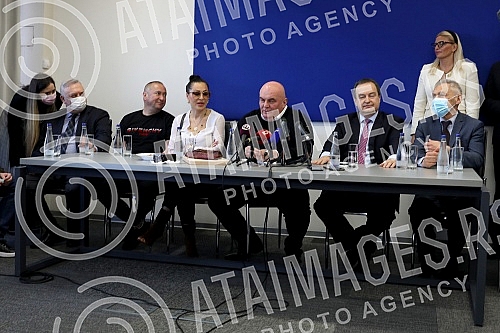 A press conference on the occasion of tasting dried meat from the smokehouse of Dragan Markovic Palma was held in the premises of United Serbia in Belgrade.Konferencija za medije povodom degustacije suvog mesa iz pusnice Dragana Markovica Palme odr