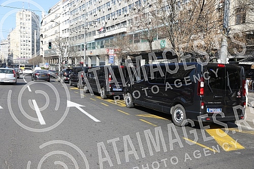 In the continuation of the fight against organized crime, members of the Ministry of the Interior today searched the famous capital's Kasina restaurant in Terazije, whose co-owner is Aleksandar Kajmakovic, better known as Aca Bosanac. U nastavku bo