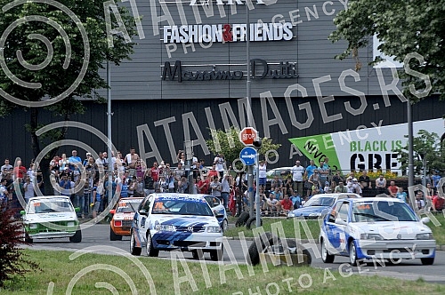 The circular car race at Usce 
