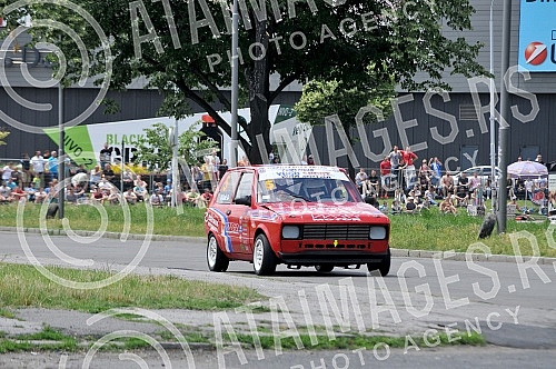 The circular car race at Usce 