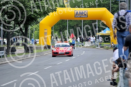 The circular car race at Usce 