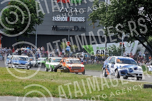 The circular car race at Usce 