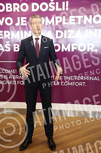 At the Nikola Tesla Airport, on the occasion of the opening of the newly built part of the passenger terminal, the General Manager of Belgrade Airport, Francois Berisot, addressed the audience. Na aerodromu Nikola Tesla povodom otvaranja novoizgrad