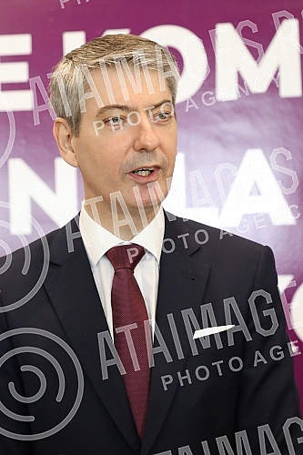 At the Nikola Tesla Airport, on the occasion of the opening of the newly built part of the passenger terminal, the General Manager of Belgrade Airport, Francois Berisot, addressed the audience. Na aerodromu Nikola Tesla povodom otvaranja novoizgrad