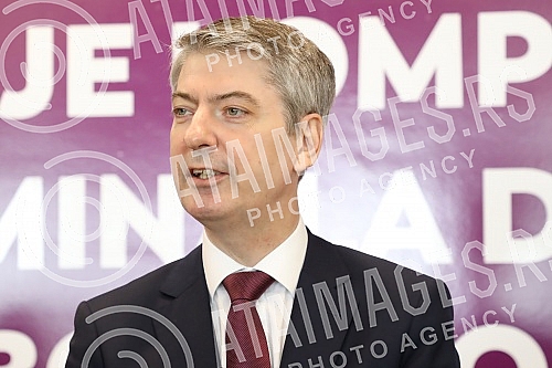 At the Nikola Tesla Airport, on the occasion of the opening of the newly built part of the passenger terminal, the General Manager of Belgrade Airport, Francois Berisot, addressed the audience. Na aerodromu Nikola Tesla povodom otvaranja novoizgrad