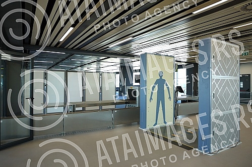 At the Nikola Tesla Airport, on the occasion of the opening of the newly built part of the passenger terminal, the General Manager of Belgrade Airport, Francois Berisot, addressed the audience. Na aerodromu Nikola Tesla povodom otvaranja novoizgrad