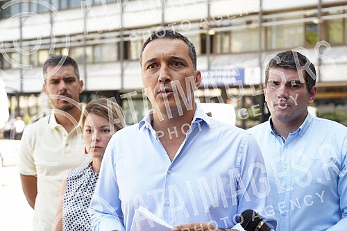 Serbian coalition NADA consisting of New DSS, POKS of Vojislav Mihailovic and 25 citizens' associations, organized a media conference in front of the City Administration, where it sent a request to the city authorities in Belgrade to extend the prote