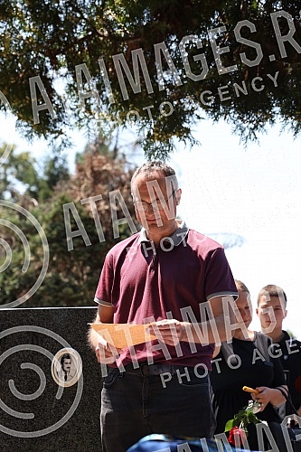 The deputy head of the BIA, Milorad Bracanovic, was buried at the New Cemetery on Bezanijska Kosa.Zamenik sefa BIA Milorad Bracanovic sahranjen je na Novom groblju na Bezanijskoj kosi.