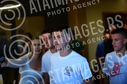 The official promotion of the new set of Nike FK Partizan jerseys for the 2022/23 season was held in the VIP Lounge above the center line of the Partizan stadium.Svecana promocija nove garniture Nike dresova FK Partizan za sezonu 2022/23 odrzana je