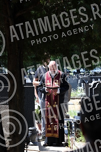 The deputy head of the BIA, Milorad Bracanovic, was buried at the New Cemetery on Bezanijska Kosa.Zamenik sefa BIA Milorad Bracanovic sahranjen je na Novom groblju na Bezanijskoj kosi.
