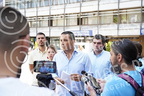 Serbian coalition NADA consisting of New DSS, POKS of Vojislav Mihailovic and 25 citizens' associations, organized a media conference in front of the City Administration, where it sent a request to the city authorities in Belgrade to extend the prote