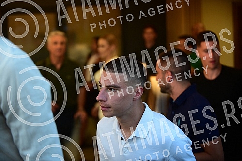 The official promotion of the new set of Nike FK Partizan jerseys for the 2022/23 season was held in the VIP Lounge above the center line of the Partizan stadium.Svecana promocija nove garniture Nike dresova FK Partizan za sezonu 2022/23 odrzana je