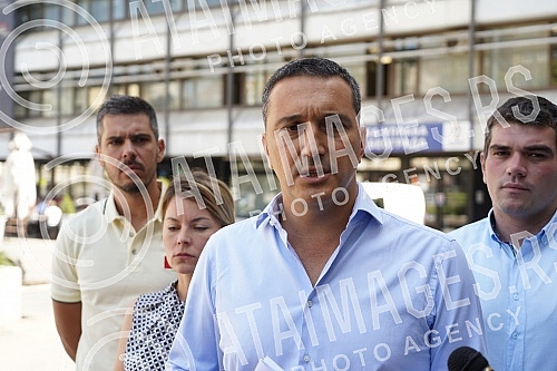 Serbian coalition NADA consisting of New DSS, POKS of Vojislav Mihailovic and 25 citizens' associations, organized a media conference in front of the City Administration, where it sent a request to the city authorities in Belgrade to extend the prote