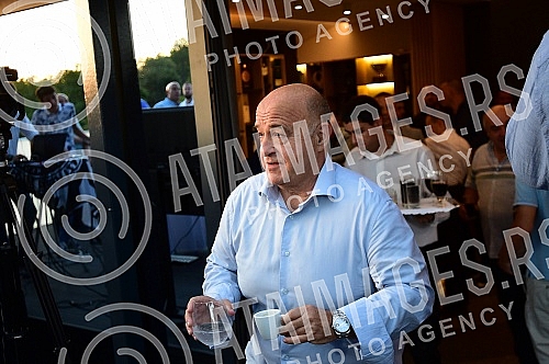 The official promotion of the new set of Nike FK Partizan jerseys for the 2022/23 season was held in the VIP Lounge above the center line of the Partizan stadium.Svecana promocija nove garniture Nike dresova FK Partizan za sezonu 2022/23 odrzana je