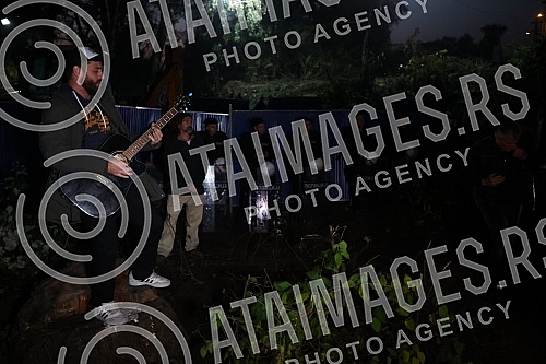 Activists of the Sodros Survivor camp organized a musical party.Aktivisti Sodros Survivor kampa organizovali su muzicko druzenje.