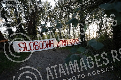 Activists of the Sodros Survivor camp organized a musical party.Aktivisti Sodros Survivor kampa organizovali su muzicko druzenje.