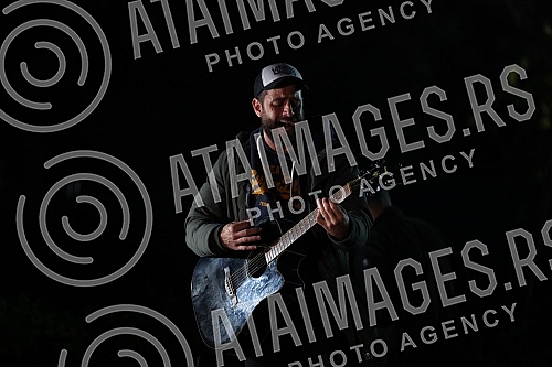 Activists of the Sodros Survivor camp organized a musical party.Aktivisti Sodros Survivor kampa organizovali su muzicko druzenje.