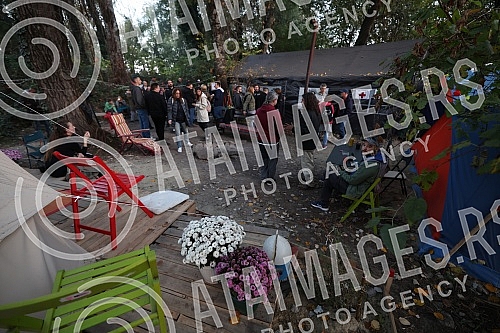 Activists of the Sodros Survivor camp organized a musical party.Aktivisti Sodros Survivor kampa organizovali su muzicko druzenje.