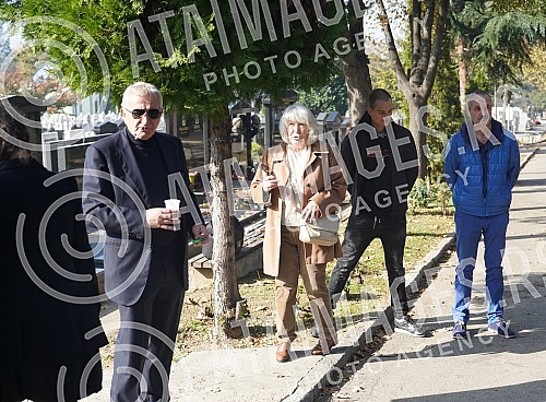 The commemoration on the occasion of half a year since the sudden death of Vidoje Ristovic was held at the New Cemetery.Pomen povodom pola godine otkako je Vidoje Ristovic iznenada preminu odrzan je na Novom groblju.