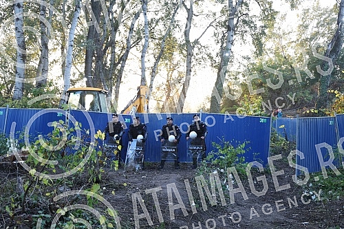 Activists of the Sodros Survivor camp organized a musical party.Aktivisti Sodros Survivor kampa organizovali su muzicko druzenje.
