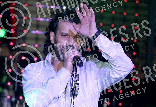 Performance of Aca Lukas (Aleksandar Vuksanovic) held in night club Gotik.Nastup Ace Lukasa (Aleksandar Vuksanovic) odrzan u nocnom klubu Gotik. 