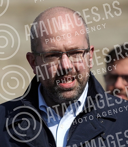 A press conference was held in front of the National assembly house, organized by the Social democratic party, the New party, the Civic democratic forum, the Hungarian movement, the Movement 1 out of 5 million, the Vlaska party, KLIP, New serbia, the