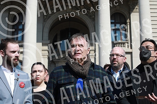A press conference was held in front of the National assembly house, organized by the Social democratic party, the New party, the Civic democratic forum, the Hungarian movement, the Movement 1 out of 5 million, the Vlaska party, KLIP, New serbia, the