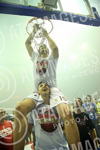 Treca utakmica finala plejofa Kosarkaske Super Lige Srbije izmedju KK Crvena Zvezda i KK Partizan odigrana u hali Pionir. 