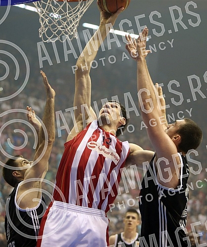 Treca utakmica finala plejofa Kosarkaske Super Lige Srbije izmedju KK Crvena Zvezda i KK Partizan odigrana u hali Pionir. 