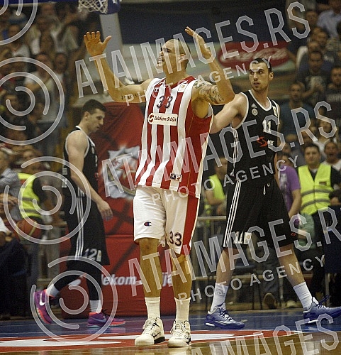 Treca utakmica finala plejofa Kosarkaske Super Lige Srbije izmedju KK Crvena Zvezda i KK Partizan odigrana u hali Pionir. 