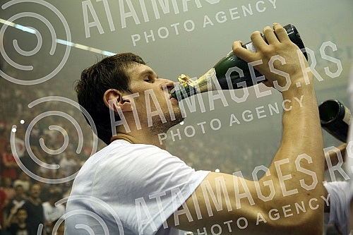 Treca utakmica finala plejofa Kosarkaske Super Lige Srbije izmedju KK Crvena Zvezda i KK Partizan odigrana u hali Pionir. 