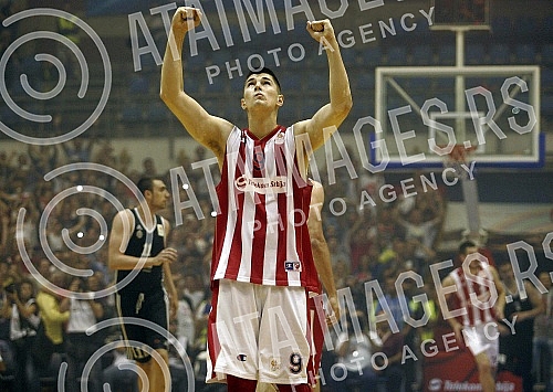 Treca utakmica finala plejofa Kosarkaske Super Lige Srbije izmedju KK Crvena Zvezda i KK Partizan odigrana u hali Pionir. 