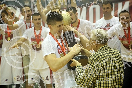 Treca utakmica finala plejofa Kosarkaske Super Lige Srbije izmedju KK Crvena Zvezda i KK Partizan odigrana u hali Pionir. 
