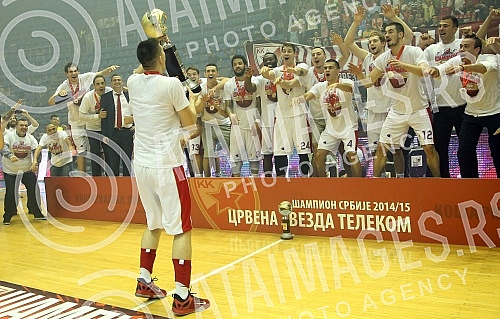 Treca utakmica finala plejofa Kosarkaske Super Lige Srbije izmedju KK Crvena Zvezda i KK Partizan odigrana u hali Pionir. 