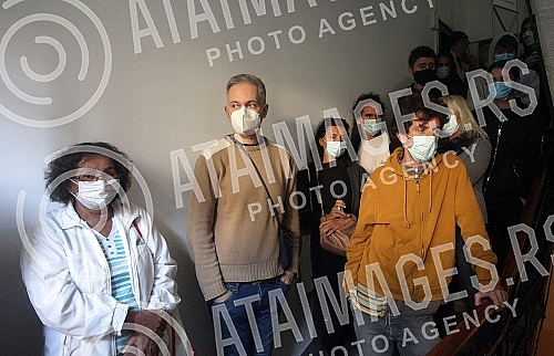 Attempt to forcibly evict retired professor and painter Dragana Milisavljevic, an eighty-year-old woman who bought an apartment at 79 Cvijiceva, paid it properly, certified her contract in court and registered herself as the owner and shareholder of 