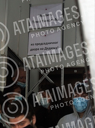 Attempt to forcibly evict retired professor and painter Dragana Milisavljevic, an eighty-year-old woman who bought an apartment at 79 Cvijiceva, paid it properly, certified her contract in court and registered herself as the owner and shareholder of 