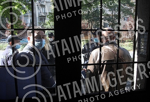 Attempt to forcibly evict retired professor and painter Dragana Milisavljevic, an eighty-year-old woman who bought an apartment at 79 Cvijiceva, paid it properly, certified her contract in court and registered herself as the owner and shareholder of 