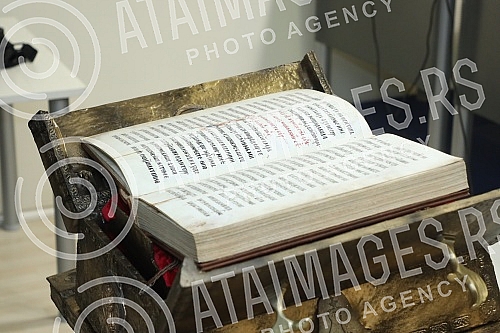 The organizer of the facsimile of Miroslav's Gospel, Veljko Topalovic, and the author of the documentary series on the history of the manuscript, Bosko Savkovic, held a press conference to discuss the damage to Miroslav's Gospel.Priredjivac faksimi