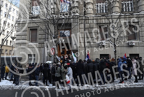 The Association of Environmental Organizations of Serbia - We Know Not to Give organized a blockade of the building of the Government of Serbia in order to remind members of the Government that they sent them requests.Savez Ekoloskih organizacija S