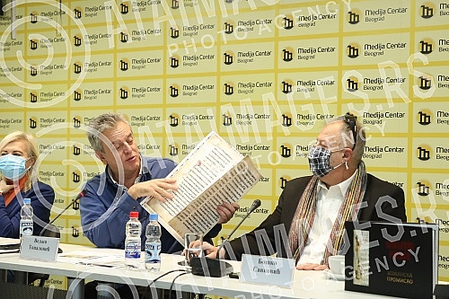 The organizer of the facsimile of Miroslav's Gospel, Veljko Topalovic, and the author of the documentary series on the history of the manuscript, Bosko Savkovic, held a press conference to discuss the damage to Miroslav's Gospel.Priredjivac faksimi