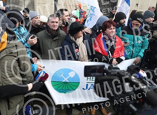 The Association of Environmental Organizations of Serbia - We Know Not to Give organized a blockade of the building of the Government of Serbia in order to remind members of the Government that they sent them requests.Savez Ekoloskih organizacija S