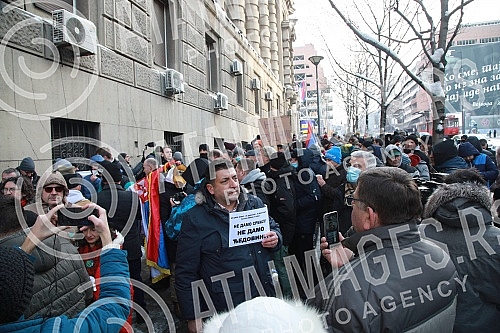 The Association of Environmental Organizations of Serbia - We Know Not to Give organized a blockade of the building of the Government of Serbia in order to remind members of the Government that they sent them requests.Savez Ekoloskih organizacija S