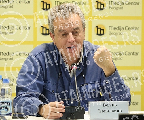 The organizer of the facsimile of Miroslav's Gospel, Veljko Topalovic, and the author of the documentary series on the history of the manuscript, Bosko Savkovic, held a press conference to discuss the damage to Miroslav's Gospel.Priredjivac faksimi