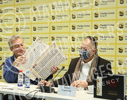The organizer of the facsimile of Miroslav's Gospel, Veljko Topalovic, and the author of the documentary series on the history of the manuscript, Bosko Savkovic, held a press conference to discuss the damage to Miroslav's Gospel.Priredjivac faksimi